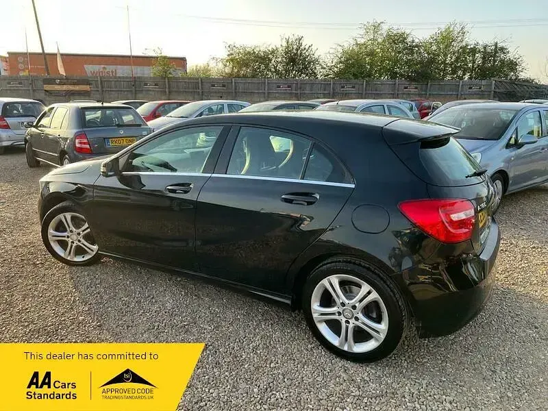 Used Mercedes A180 109 HP (80 kW) 2014 Black Hatchback