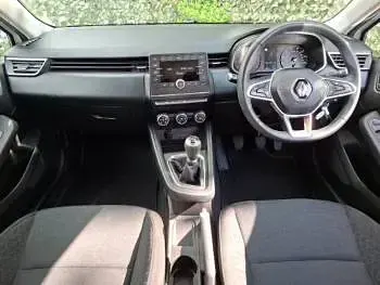 Used Renault Clio Play 100 HP (73 kW) 2020 White Hatchback