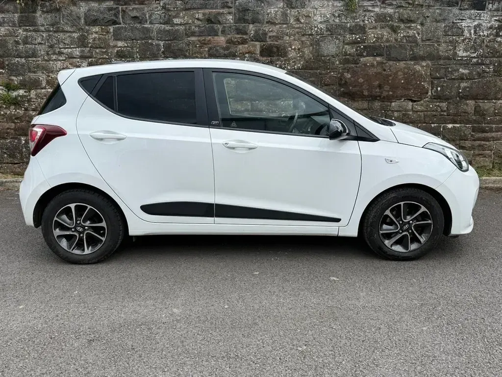 Used Hyundai i10 GO! 67 HP (49 kW) 2018 White Hatchback