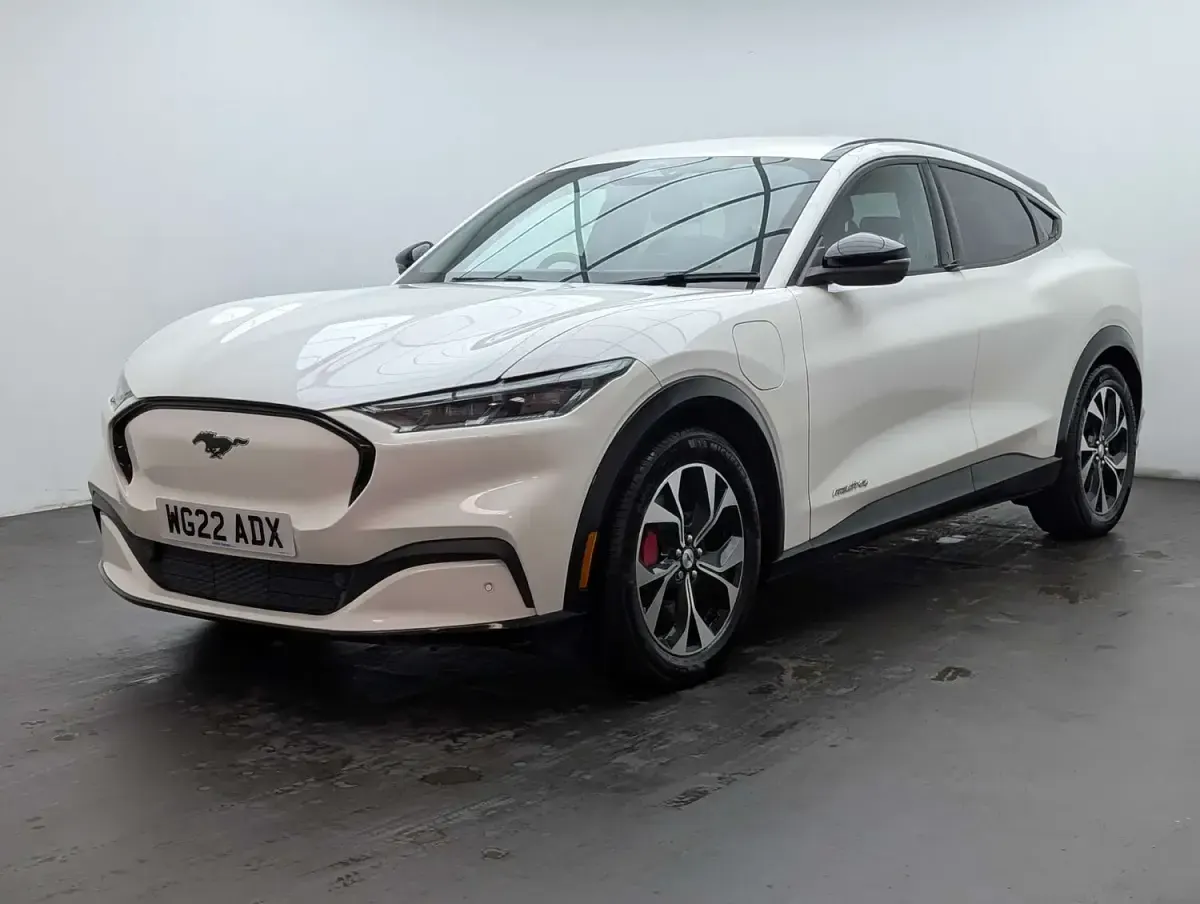 Used Ford Mustang Mach-E Standard Range 197 kW (269 HP) 2022 White SUV