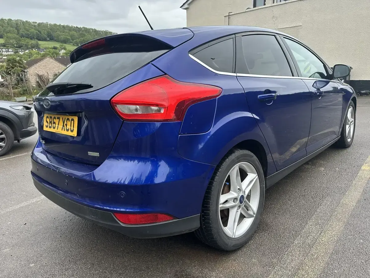 Used Ford Focus Zetec 125 HP (91 kW) 2017 Blue Hatchback
