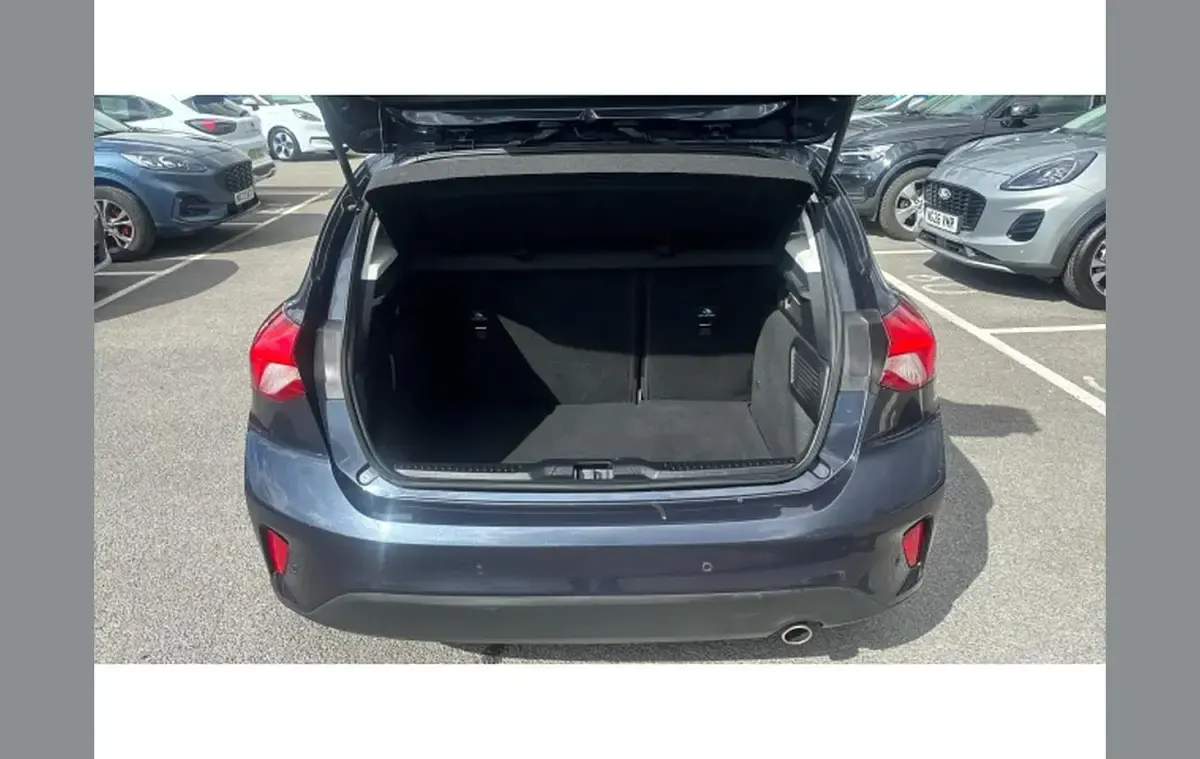 Used Ford Focus Titanium 123 HP (90 kW) 2021 Blue Hatchback
