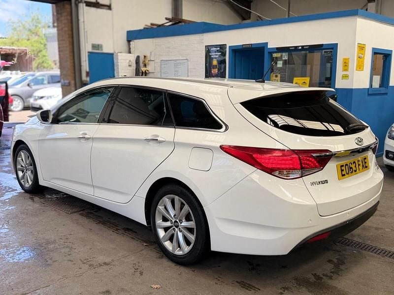Used Hyundai i40 Style 136 HP (100 kW) 2013 White Estate