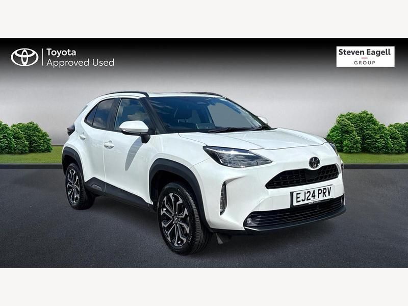 White Used 2024 Toyota Yaris Hybrid Design Hatchback | £21,500 (Expensive) - Image 1/3