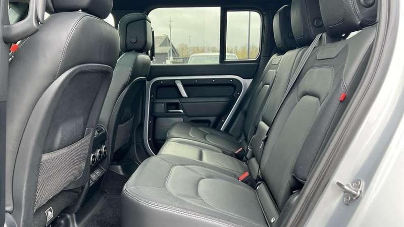 Used Land Rover Defender HSE Dynamic 300 HP (220 kW) 2023 Silver SUV