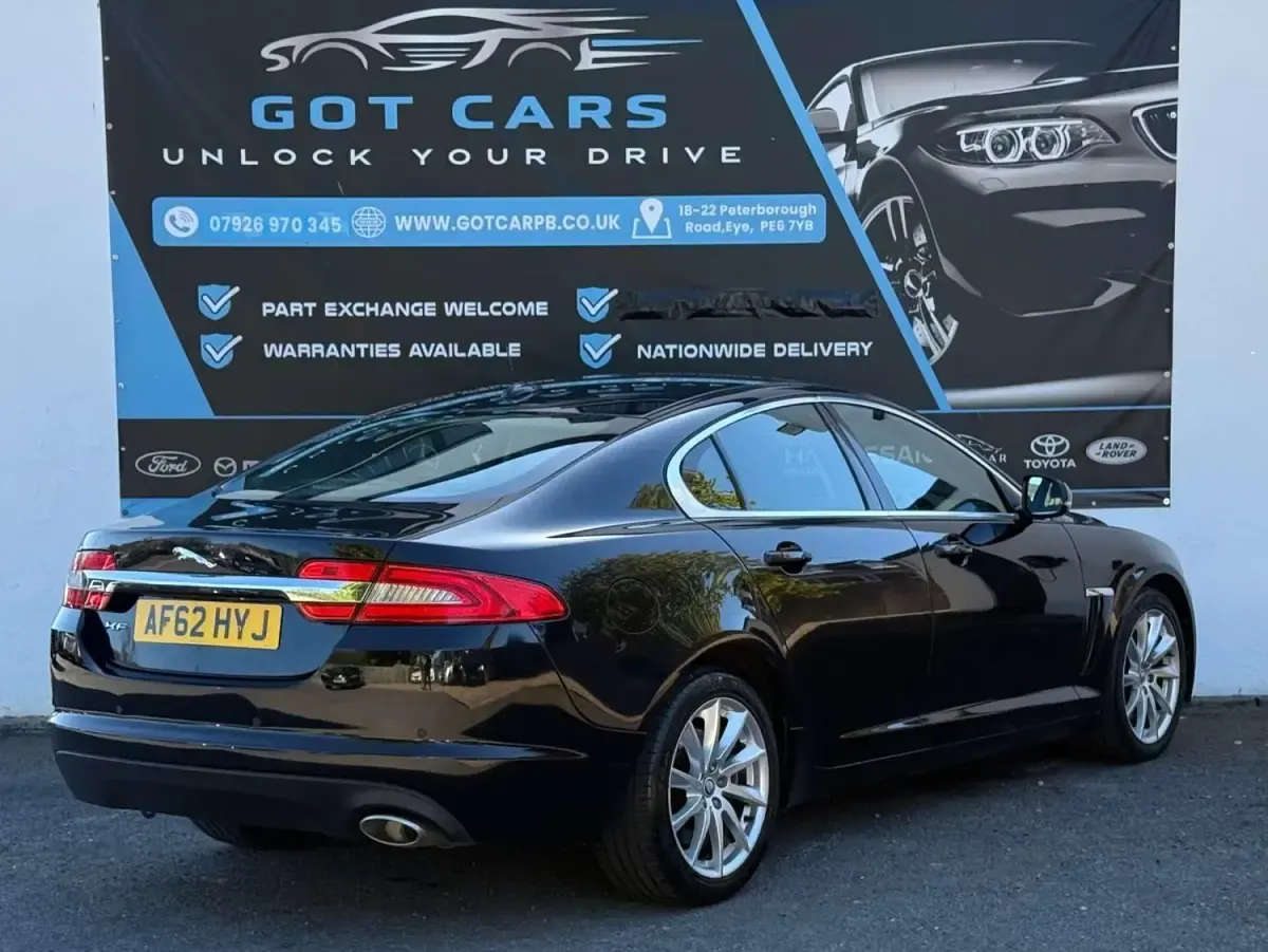 Used Jaguar XF SE 190 HP (139 kW) 2012 Black Sedan