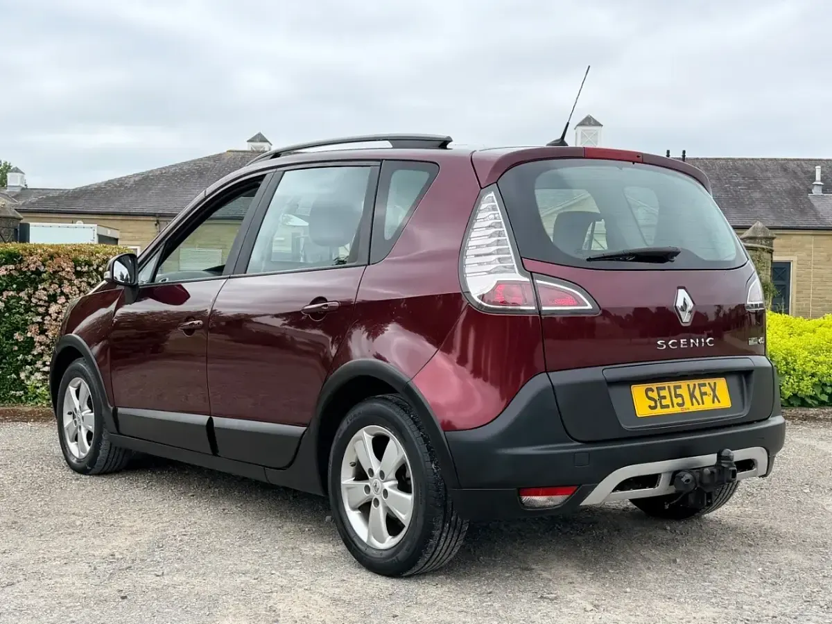 Used Renault Scénic III Dynamique 110 HP (80 kW) 2015 Red MPV