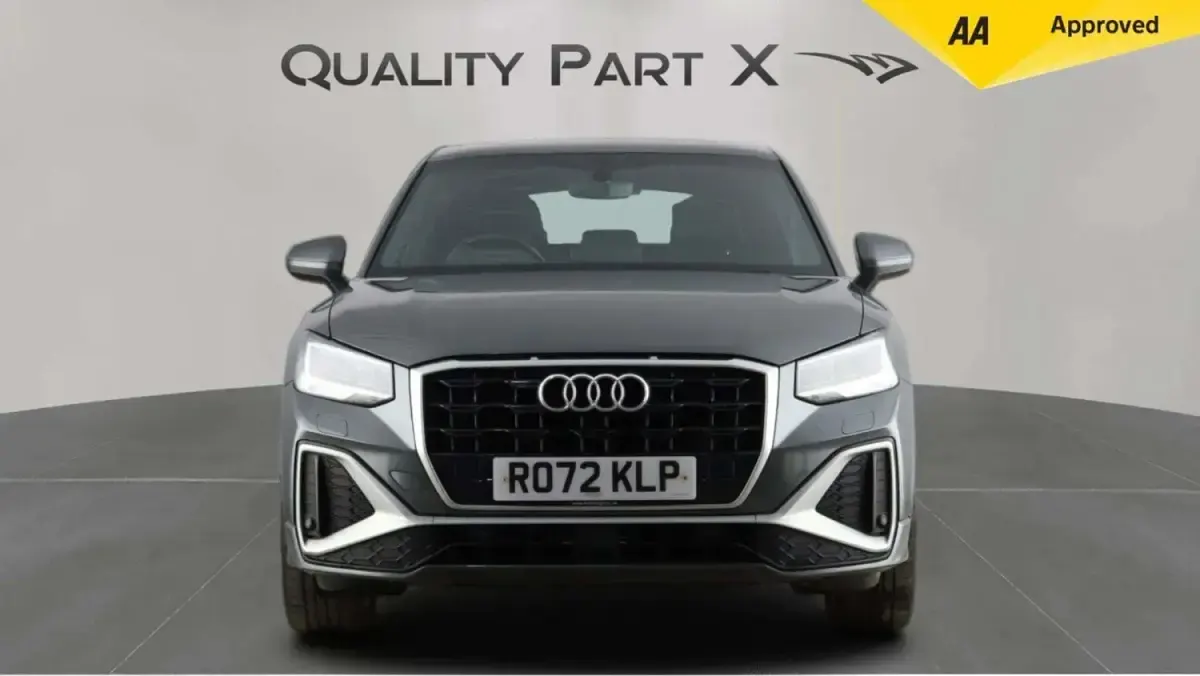 Begagnad Audi Q2 S-Line 2022 Grå SUV