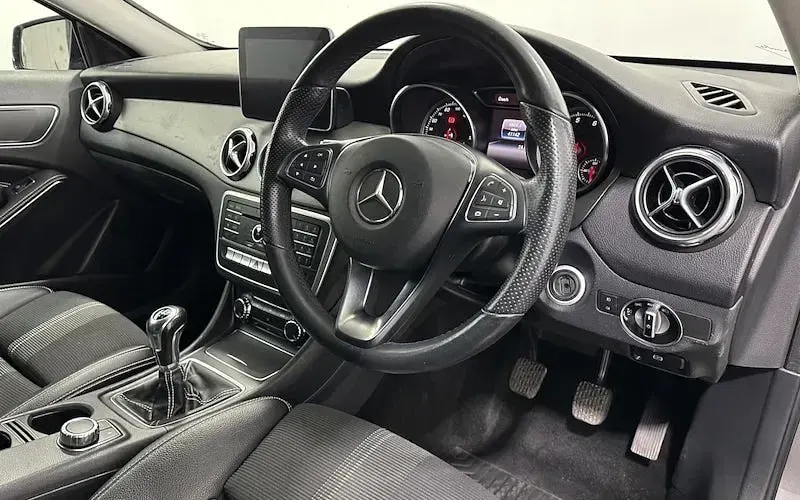 Used Mercedes GLA180 Urban 122 HP (89 kW) 2018 Grey SUV