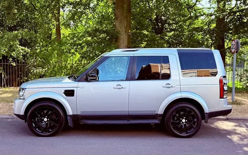 Used Land Rover Discovery Landmark 256 HP (188 kW) 2016 Silver SUV