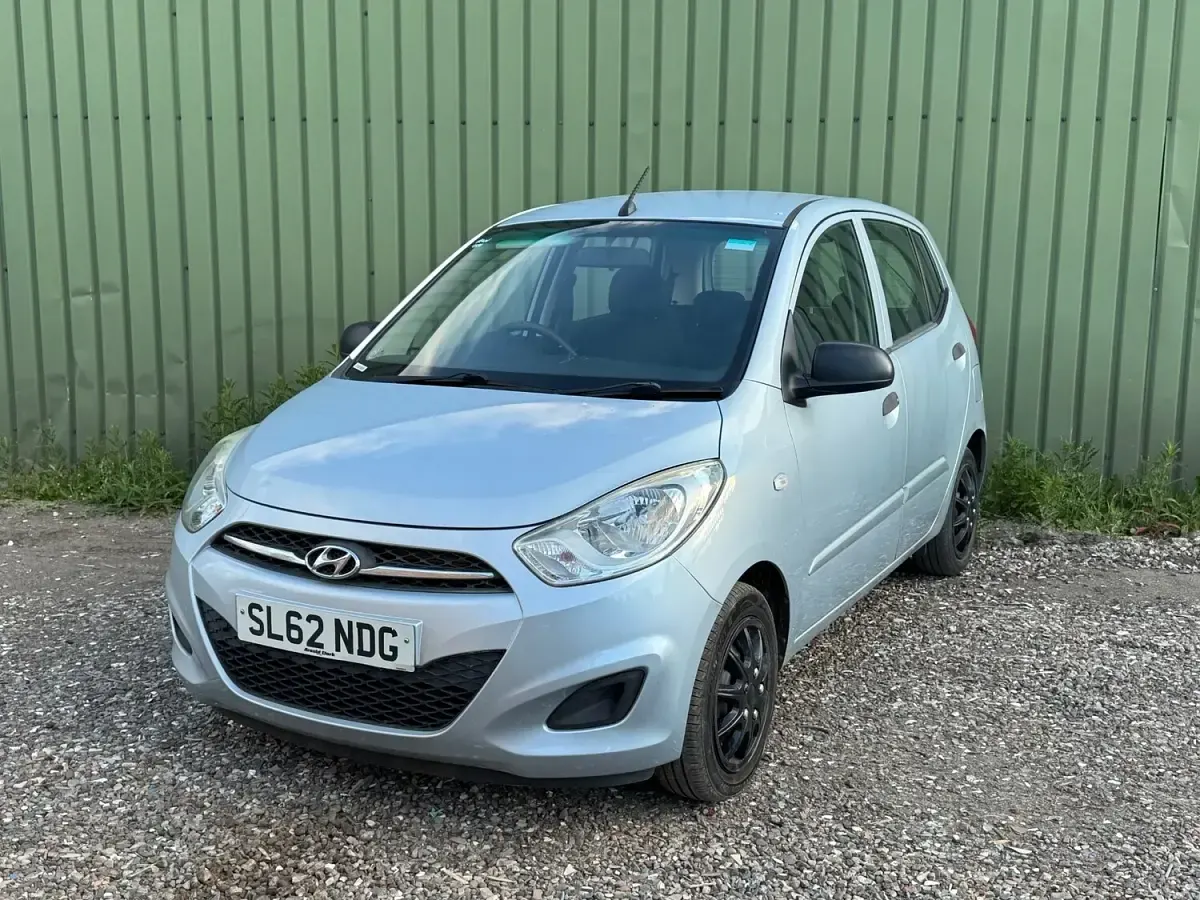 Used Hyundai i10 Classic 86 HP (63 kW) 2012 Silver Hatchback