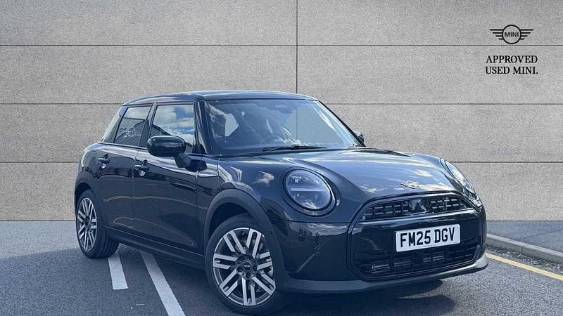 Black New 2025 Mini Cooper Hatch Hatchback | £25,998 (Fair price) - Image 1/4