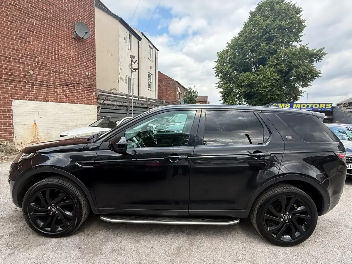 Used Land Rover Discovery 5 HSE 2017 Black SUV