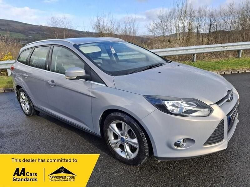 Used Ford Focus Zetec 125 HP (91 kW) 2012 Silver Estate