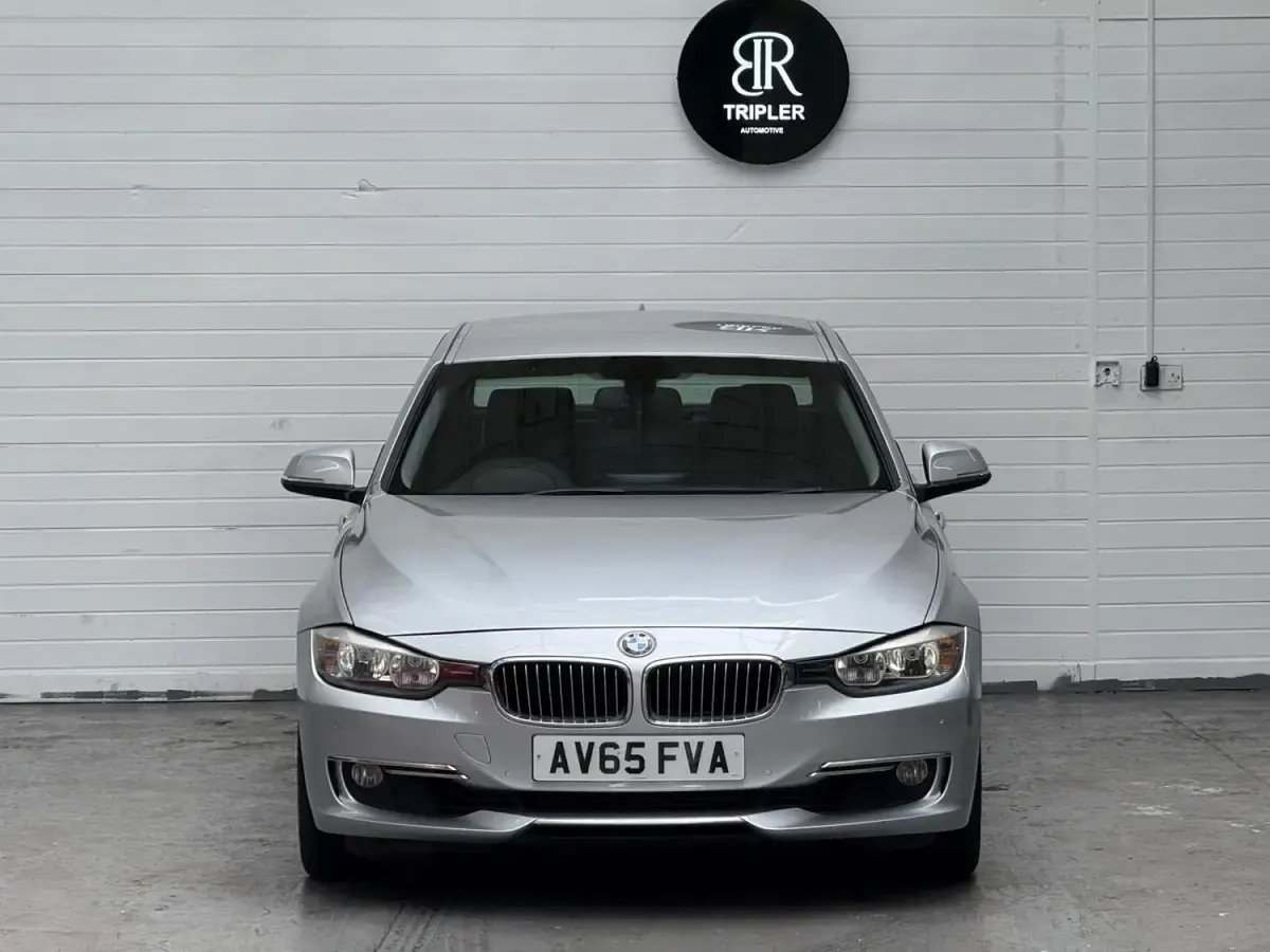 Begagnad BMW 318 Luxury Line 2015 Silver Sedan