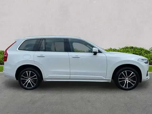 Used Volvo XC90 Momentum 235 HP (172 kW) 2022 SUV