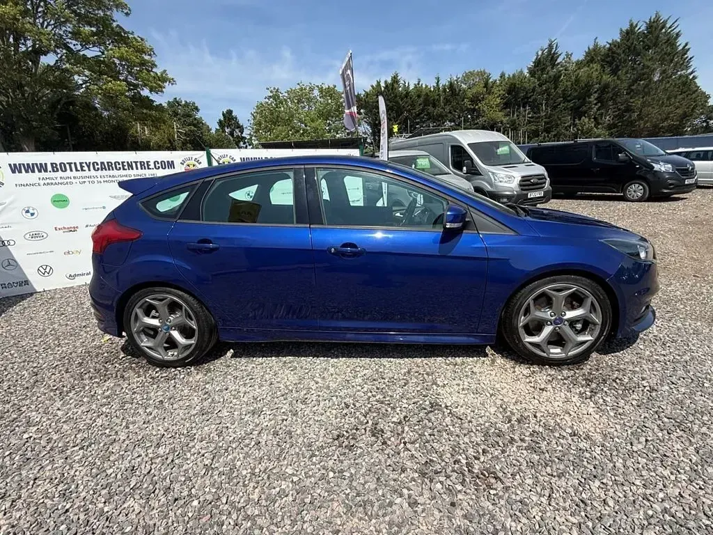 Used Ford Focus ST 250 HP (183 kW) 2015 Blue Hatchback