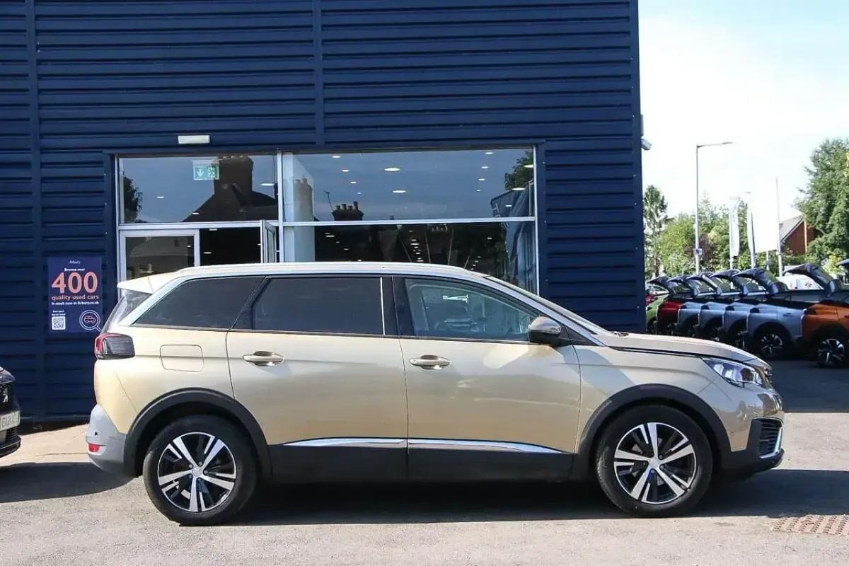 Used Peugeot 5008 Allure 129 HP (94 kW) 2018 Yellow SUV