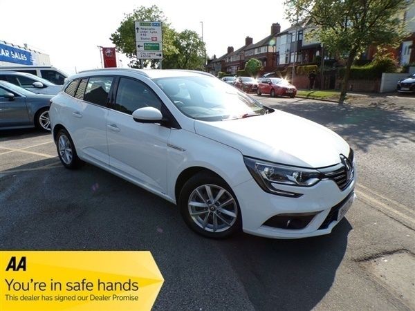 White Used 2018 Renault Mégane GrandTour Dynamique Estate | £8,766 (Fair price) - Image 1/1