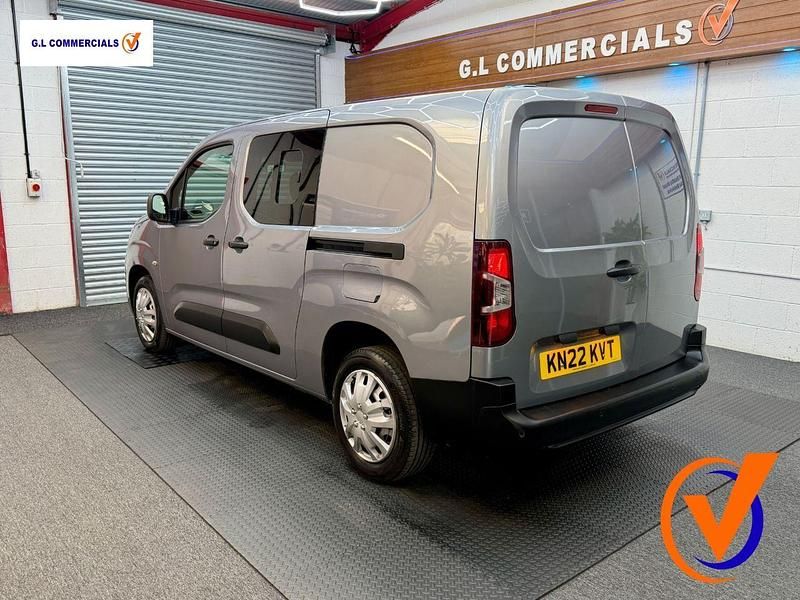 Used Vauxhall Combo 100 HP (73 kW) 2022 Grey MPV