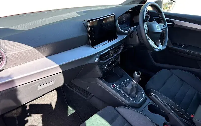 Begagnad Seat Ibiza XCELLENCE 110 HK (80 kW) 2023 Röd Halvkombi