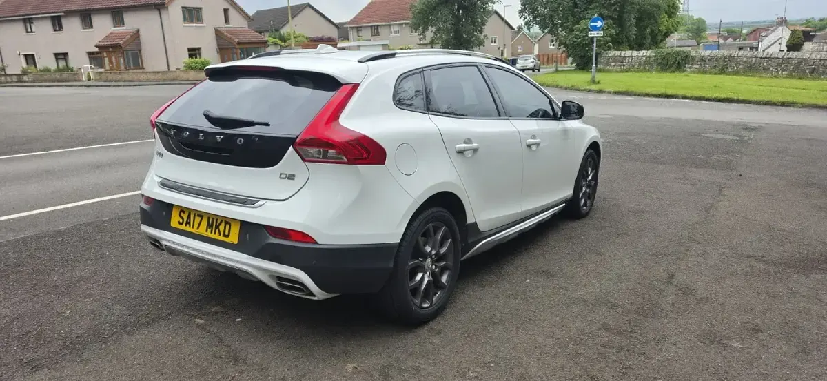 Used Volvo V40 Pro 2017 White Hatchback