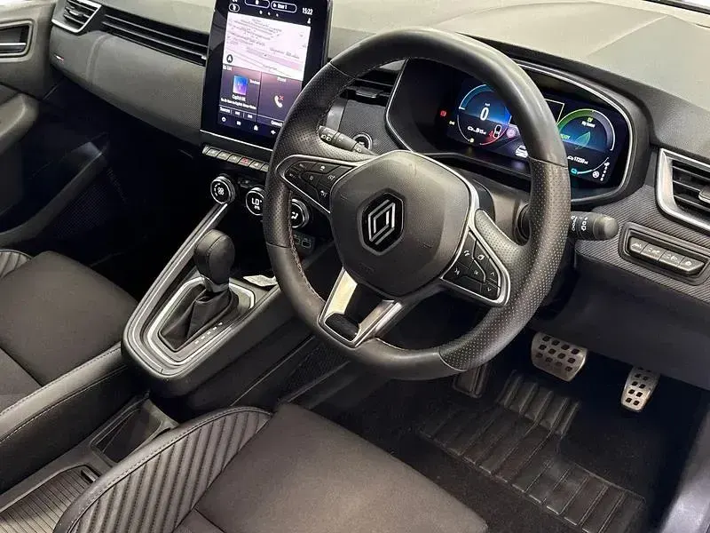 Used Renault Clio V Esprit Alpine 140 HP (102 kW) 2024 Grey Hatchback