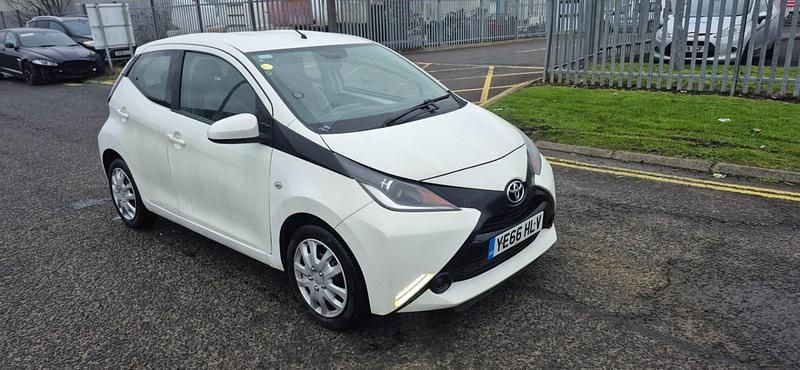 Used Toyota Aygo X-play 69 HP (50 kW) 2016 White Hatchback