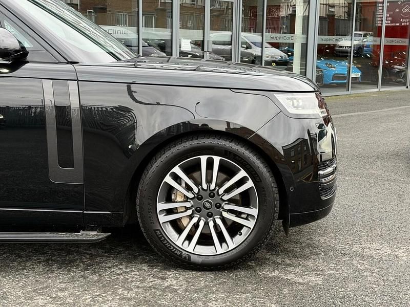 Used Land Rover Range Rover SE 400 HP (294 kW) 2023 Black SUV