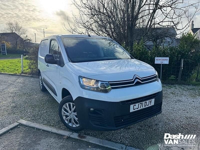 Used Citroën Berlingo 100 HP (73 kW) 2022 White MPV