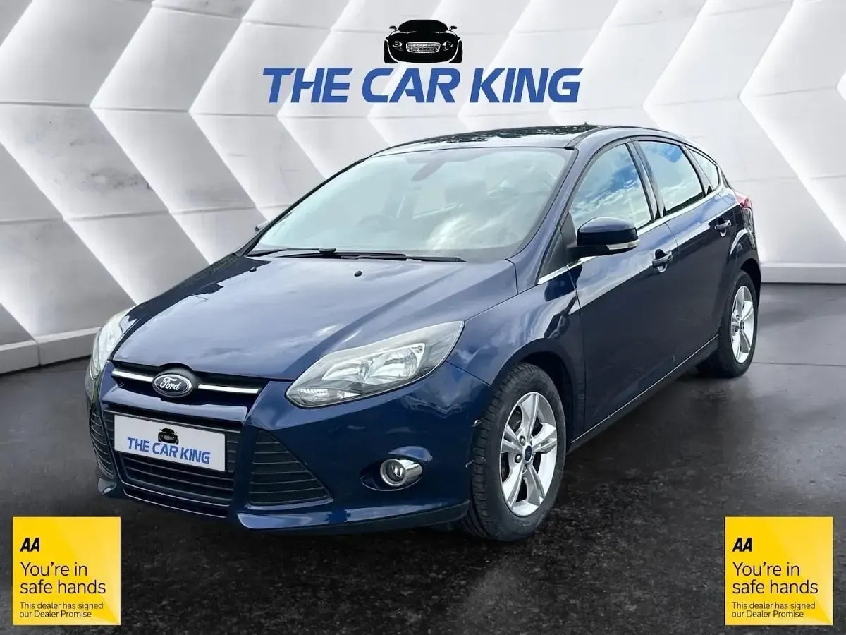 Used Ford Focus Zetec 125 HP (91 kW) 2013 Blue Hatchback