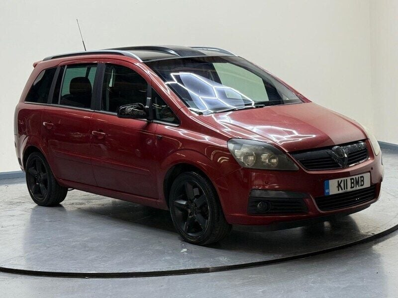 Red Used 2006 Vauxhall Zafira SRi MPV | £2,495 (Fair price) - Image 1/4