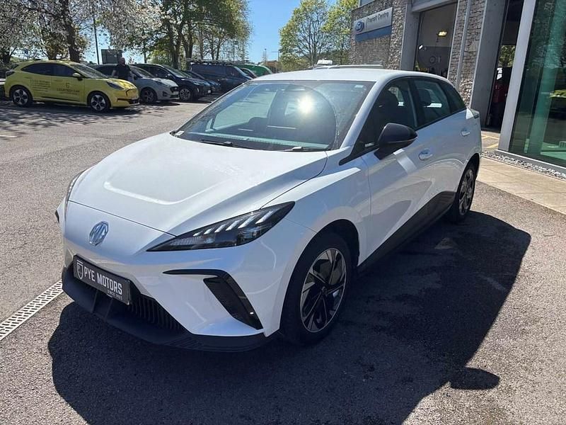 Begagnad MG MG4 EV SE 125 kW (170 HK) 2023 Halvkombi
