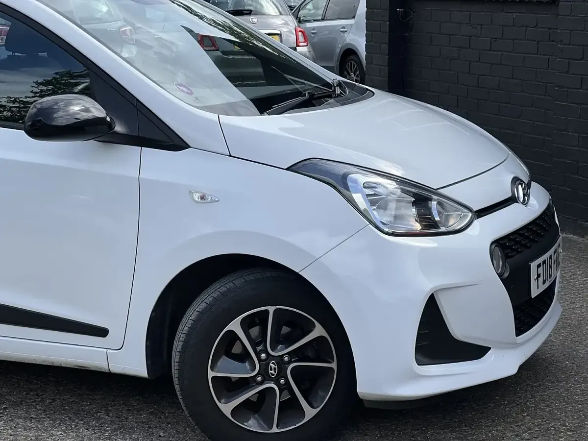 Used Hyundai i10 GO! 66 HP (48 kW) 2018 White Hatchback