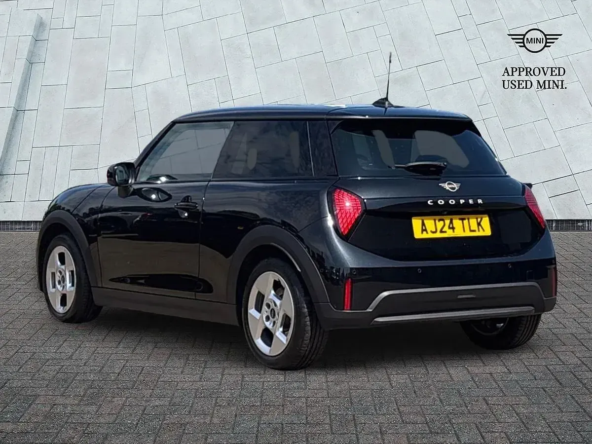 Used Mini Cooper Hatch 154 HP (113 kW) 2024 Black Hatchback