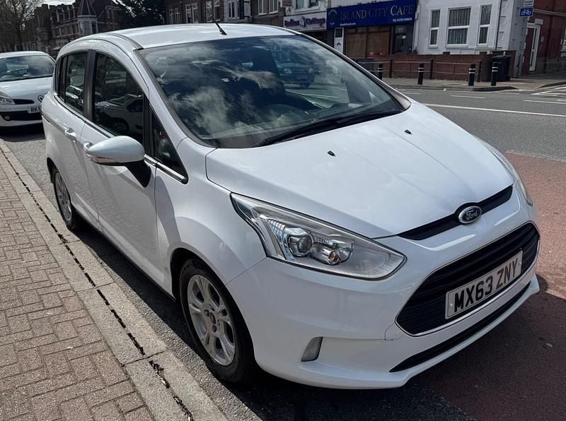 Used Ford B-MAX Zetec 105 HP (77 kW) 2013 White MPV