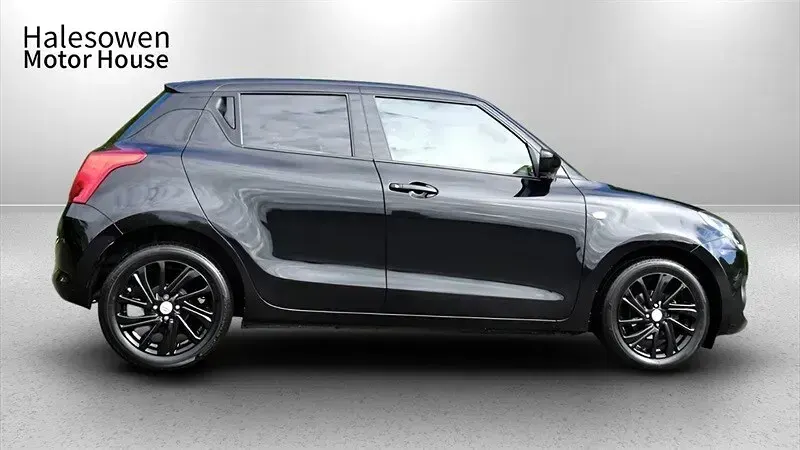 Begagnad Suzuki Swift SZ-T 83 HK (61 kW) 2024 Svart Halvkombi