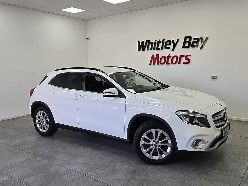 White Used 2018 Mercedes GLA200 Executive SUV | £13,990 (Fair price) - Image 1/4