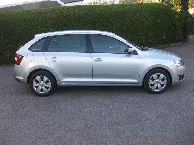 Usado Skoda Rapid 95 HP (69 kW) 2018 Prateado Citadino