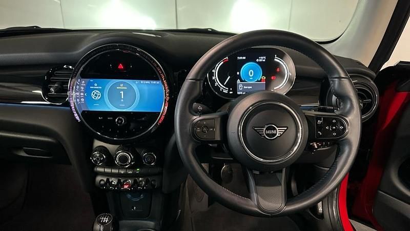Used Mini ONE Classic 101 HP (74 kW) 2022 Red Hatchback
