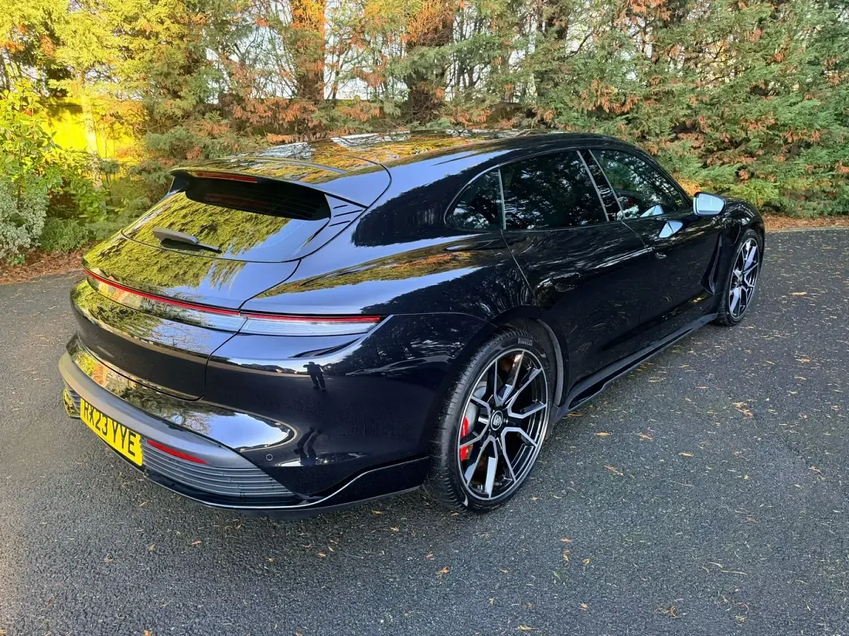 Used Porsche Taycan 389 kW (530 HP) 2023 Black Estate