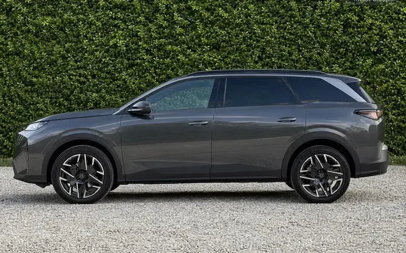 Used Peugeot 5008 Allure 136 HP (100 kW) 2025 SUV