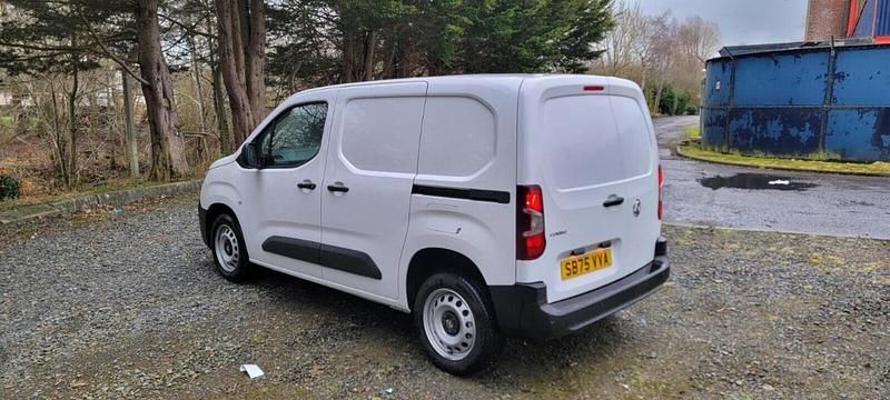 New Vauxhall Combo 101 HP (74 kW) 2025 White Van