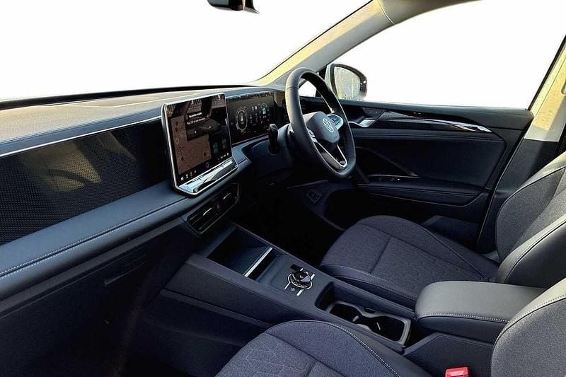 New VW Tiguan Match 2025 Pure white SUV