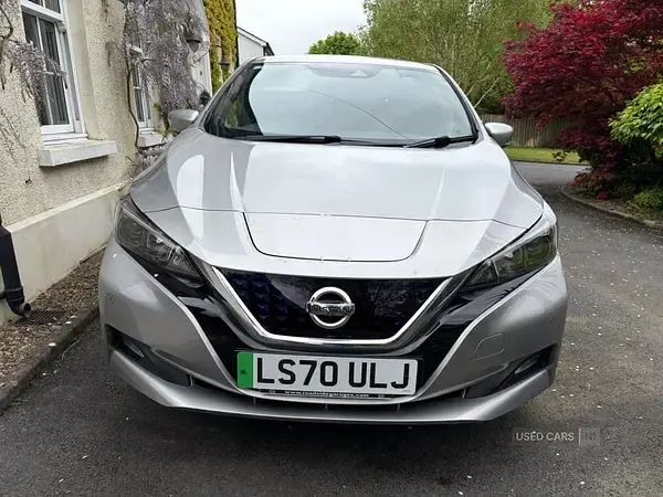 Used Nissan Leaf Acenta 110 kW (150 HP) 2020 Red Hatchback