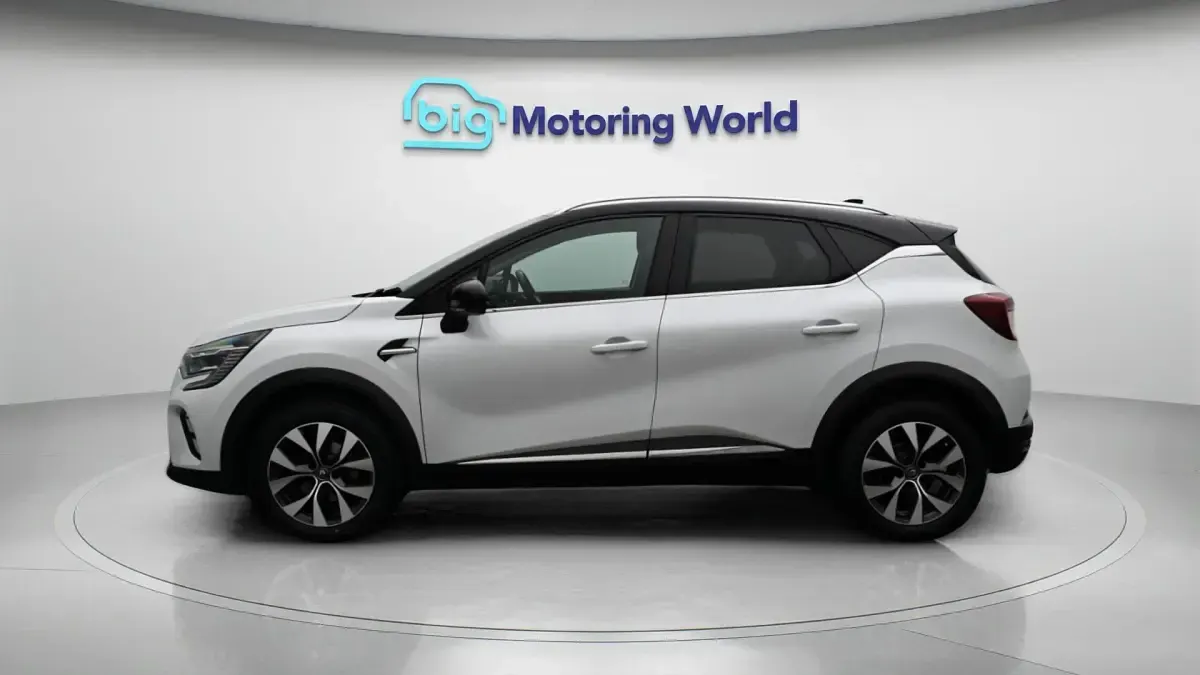 Used Renault Captur Version S 100 HP (73 kW) 2020 White/black SUV