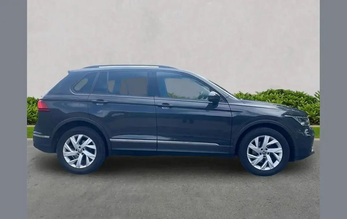 Used VW Tiguan Life 150 HP (110 kW) 2023 Grey SUV