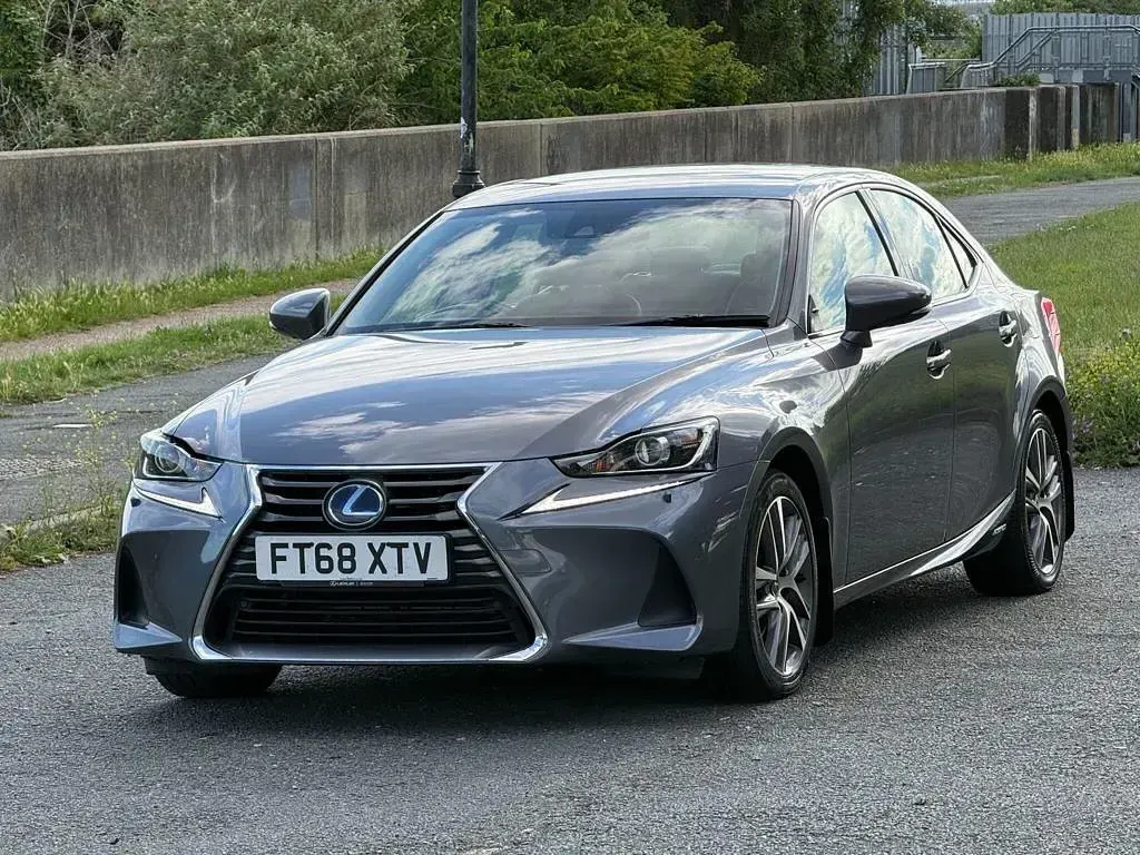 Used Lexus IS300h 223 HP (164 kW) 2019 Grey Sedan