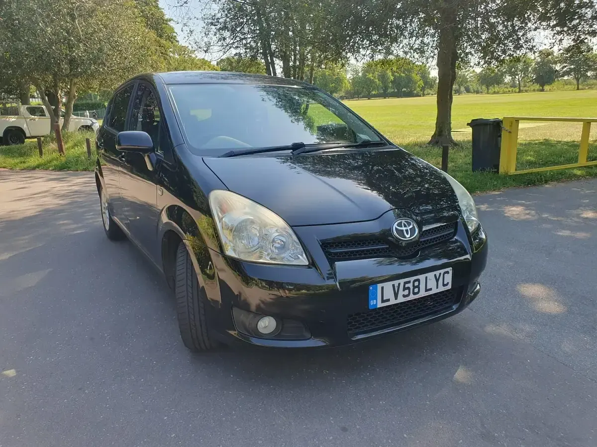 Used Toyota Corolla Verso SR 129 HP (94 kW) 2008 Black MPV