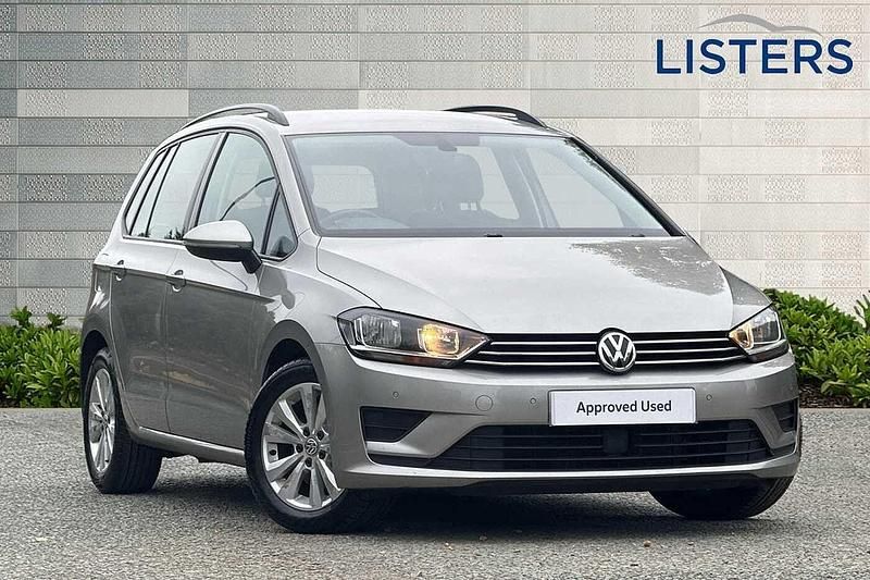 Tungsten silver Used 2016 VW Golf VII SE Hatchback | £7,961 (Fair price) - Image 1/4
